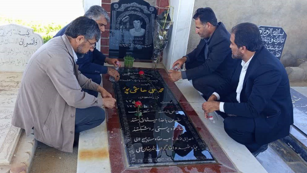 تجدید میثاق کتابداران شهرستان لالی با شهدا / حضور فعال در رزمایش «جان‌فدا»