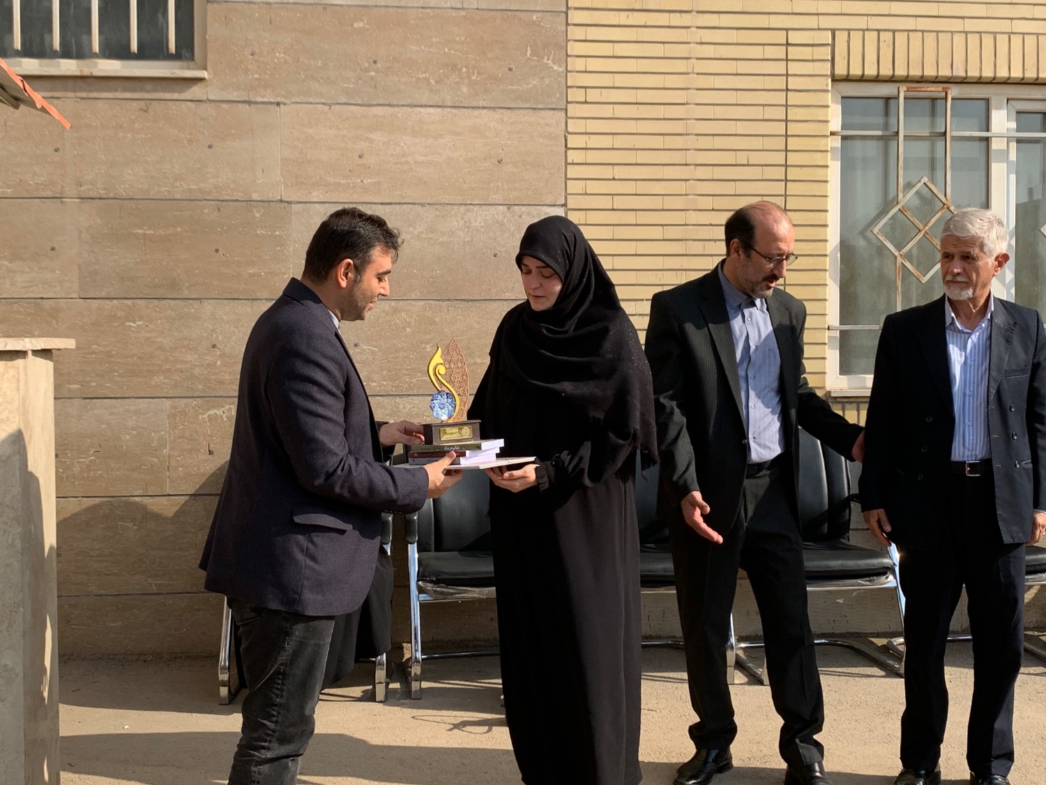طنین زنگ مهر در قم به یاد شهید عزتی پور در دبیرستان پسرانه «گوهرتاج ترابی‌ زاده»