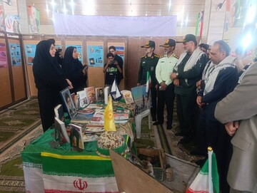 افتتاح غرفه عکس و کتاب اداره کتابخانه‌های شهرستان زهک در نمایشگاه هفته دفاع مقدس