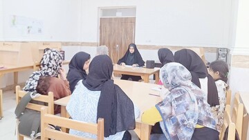 برپایی کارگاه آموزشی «روزنامه دیواری» با محوریت سیره شهید مهدی زین‌الدین در خرمشهر