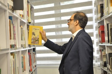 بازدید دبیر شورای فرهنگ عمومی کشور از کتابخانه مرکزی رشت