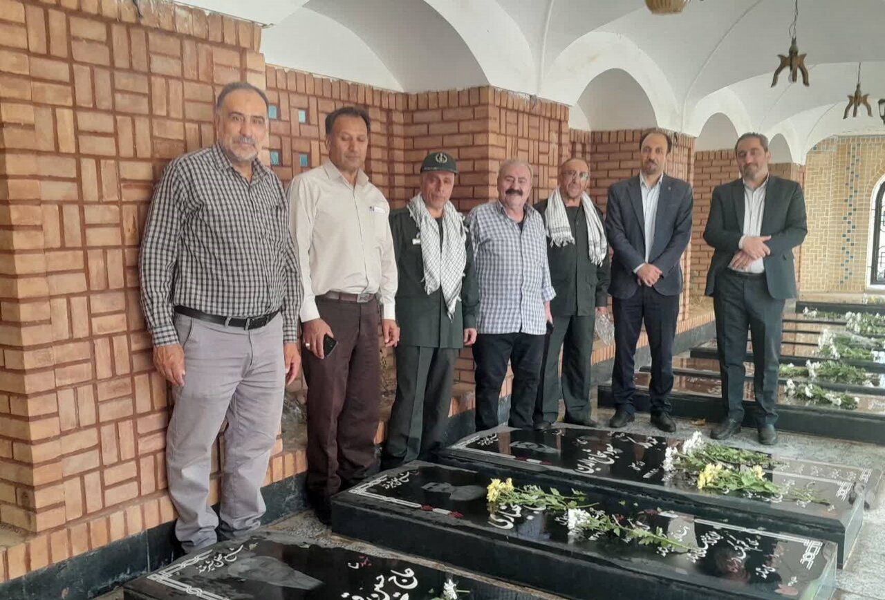 غبارروبی مزار شهدای گمنام و دیدار با خانواده معظم شهدا و جانبازان در دماوند