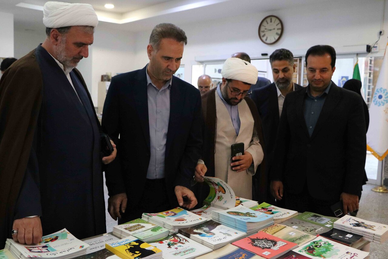 بازدید مدیران استانی از دومین نمایشگاه هنرهای دستی اهالی کتاب استان خراسان شمالی
