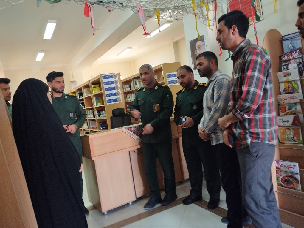 برپایی نمایشگاههای موضوعی «ببین» و «بخوان» در کتابخانه عمومی شهدای دهکده حمیدیه