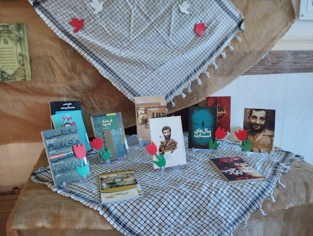 برپایی نمایشگاه‌های موضوعی «ببین» و «بخوان» در کتابخانه عمومی شهدای دهکده حمیدیه