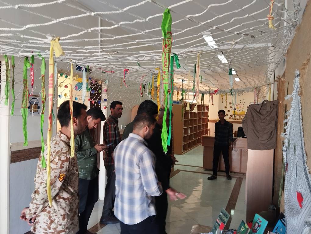 برپایی نمایشگاه‌های موضوعی «ببین» و «بخوان» در کتابخانه عمومی شهدای دهکده حمیدیه