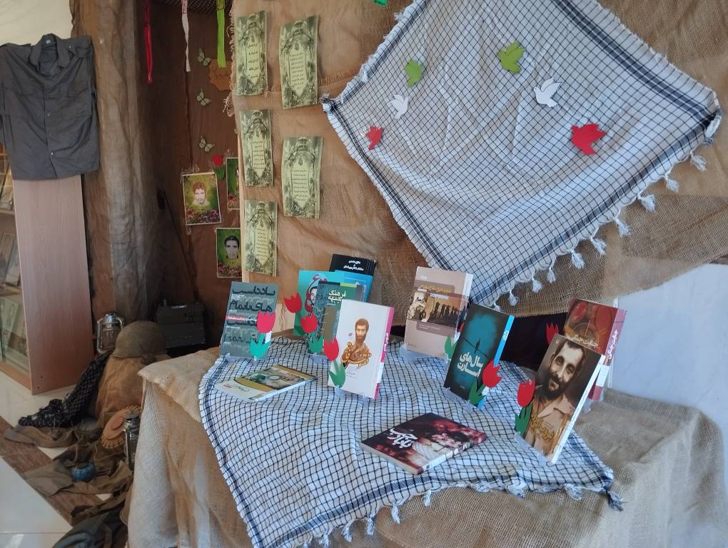 برپایی نمایشگاه‌های موضوعی «ببین» و «بخوان» در کتابخانه عمومی شهدای دهکده حمیدیه