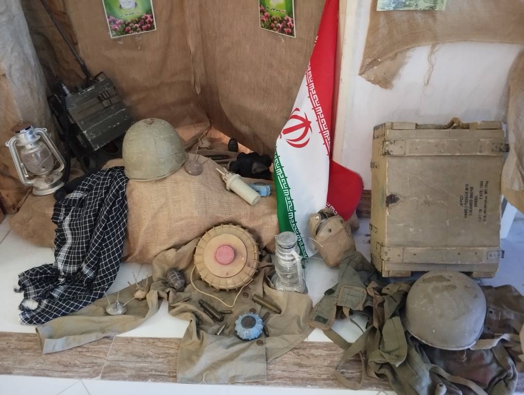 برپایی نمایشگاه‌های موضوعی «ببین» و «بخوان» در کتابخانه عمومی شهدای دهکده حمیدیه