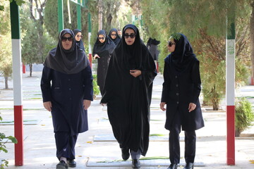 بهشت‌گردی کارکنان کتابخانه‌های عمومی استان مرکزی در گلزار شهدای اراک
