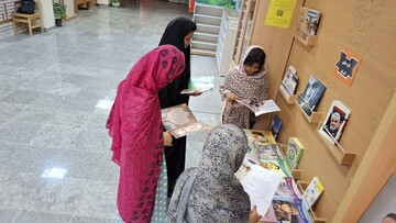 نمایشگاه کتاب و عکس دفاع مقدس