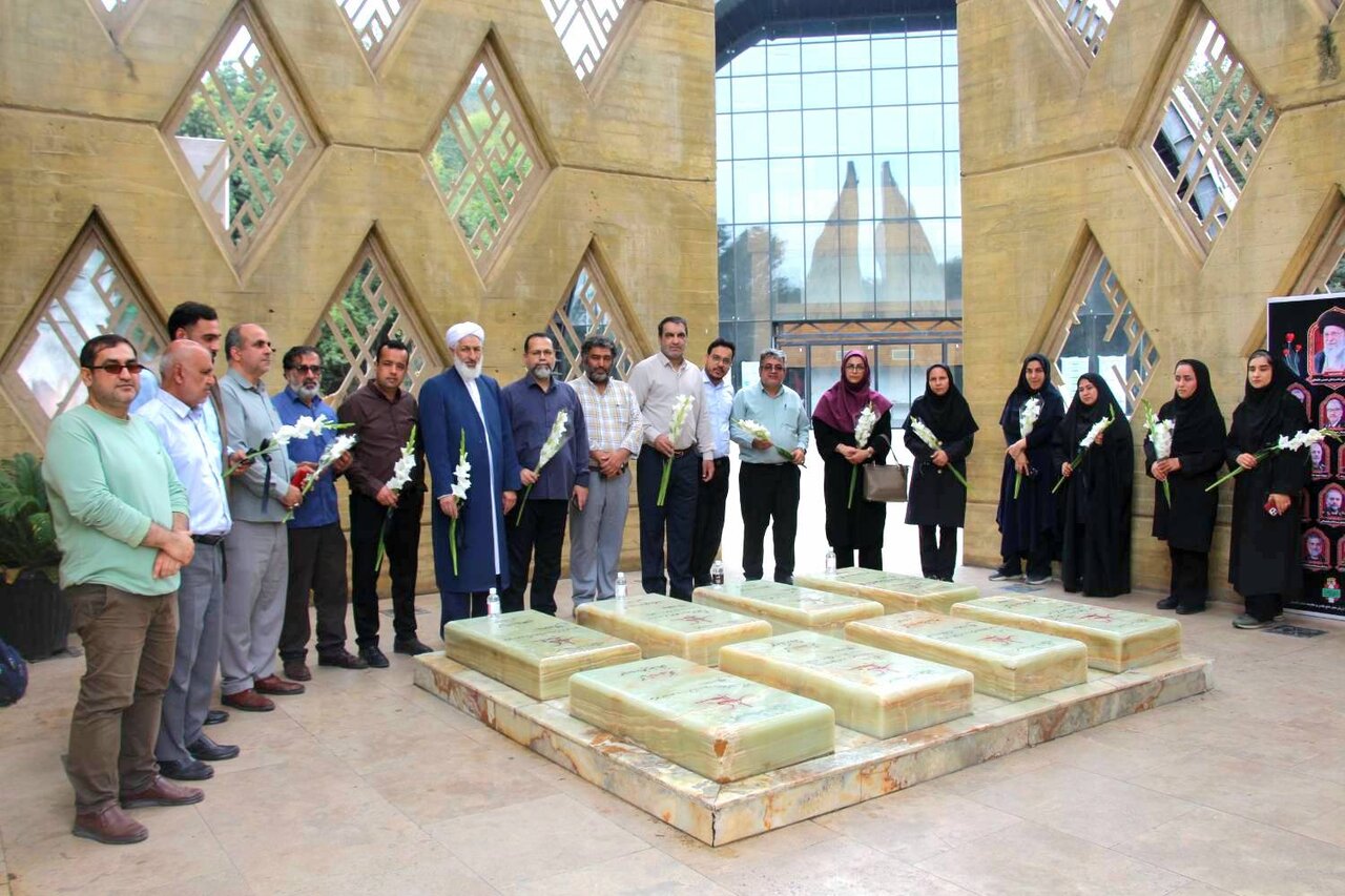 کتابداران گلستانی با شهدا تجدید میثاق کردند