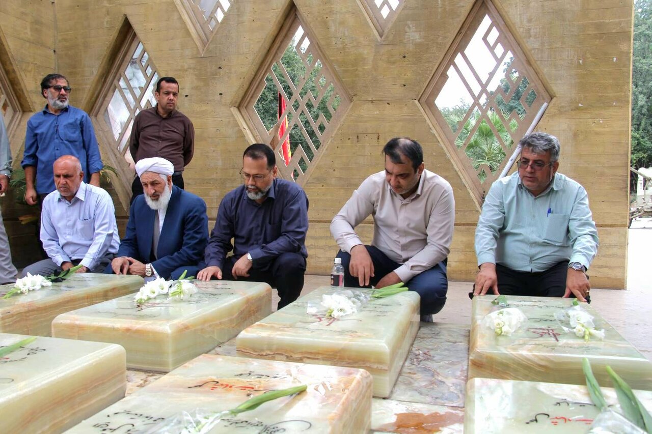 کتابداران گلستانی با شهدا تجدید میثاق کردند