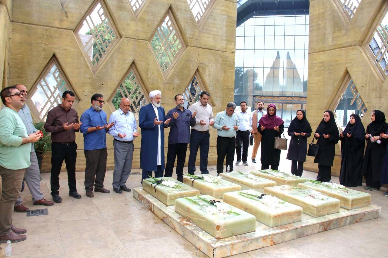کتابداران گلستانی با شهدا تجدید میثاق کردند