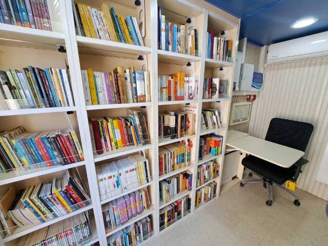 کتابخانه سیار سیرجان؛ گامی برای دسترسی ۱۰ روستای فاقد کتابخانه به خدمات فرهنگی