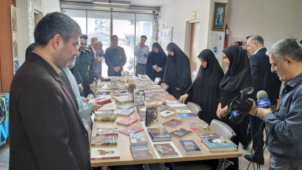 نمایشگاه کتاب و عکس در کتابخانه شهدای عباس‌آباد افتتاح شد