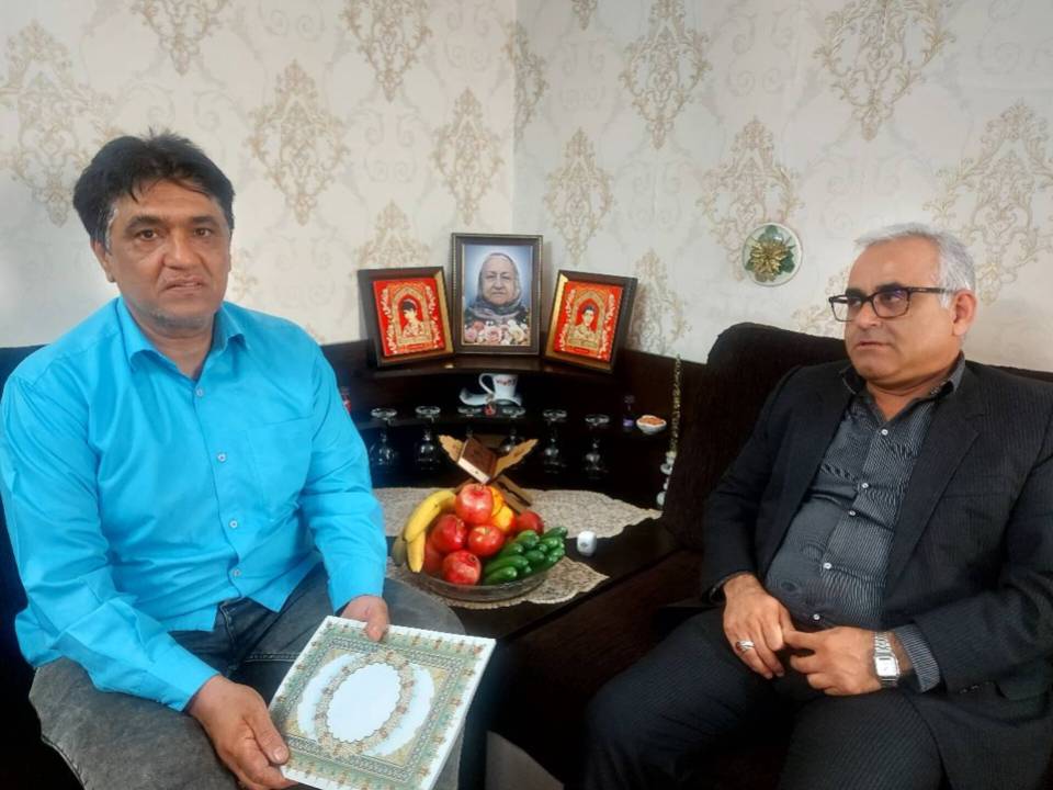 دیدار رییس اداره کتابخانه‌های عمومی شهرستان ری با خانواده معظم شهیدان «داسار»