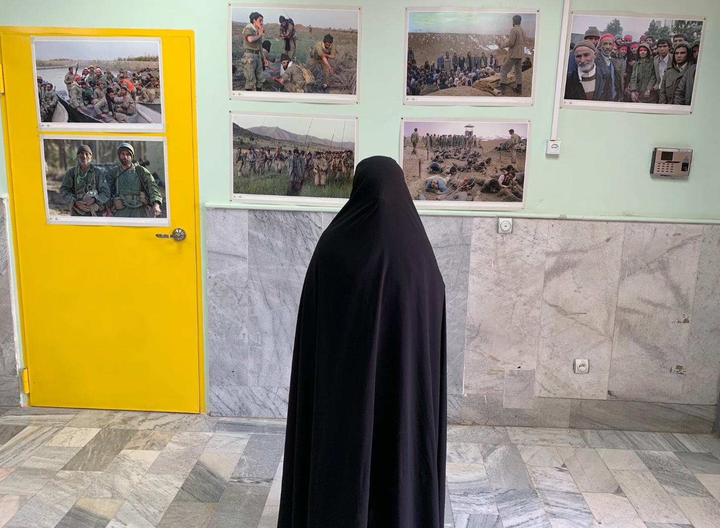 برپایی نمایشگاه عکس دفاع مقدس در اداره‌کل کتابخانه‌های عمومی استان قم