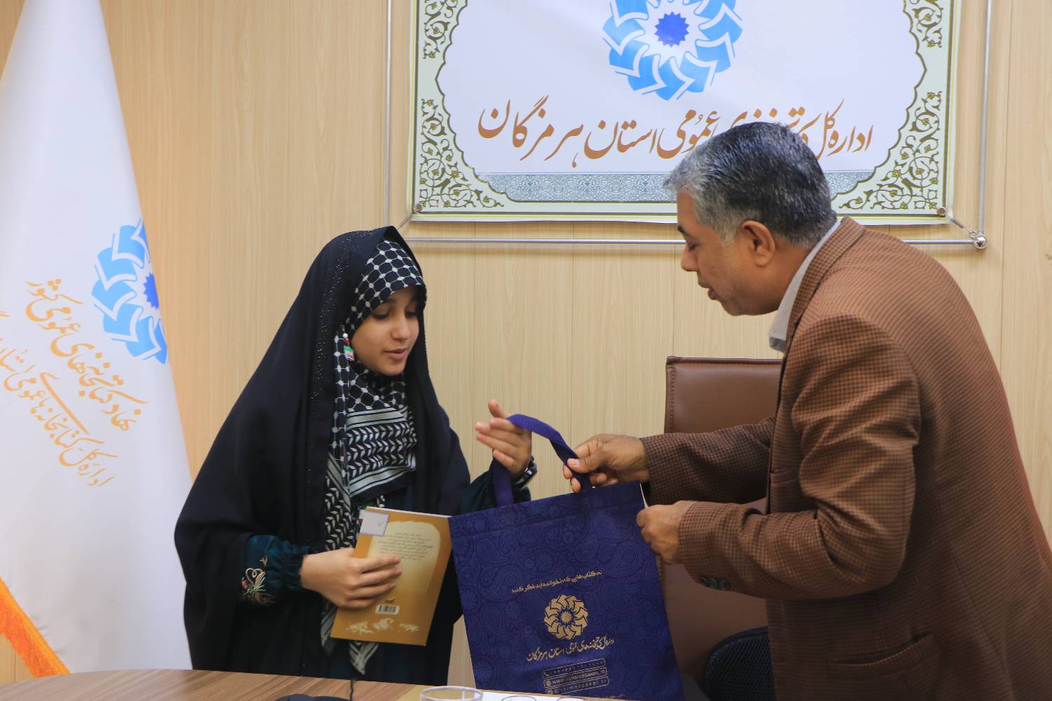تأکید بر توسعه فرهنگ کتابخوانی در محلات امام رضایی هرمزگان