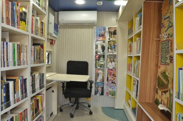 اولین کتابخانه سیار شهرستان رودسر به بهره‌برداری رسید