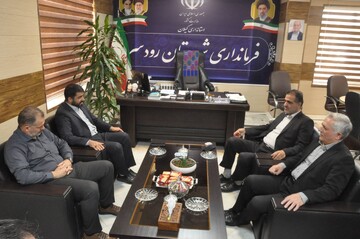 اولین کتابخانه سیار شهرستان رودسر به بهره‌برداری رسید