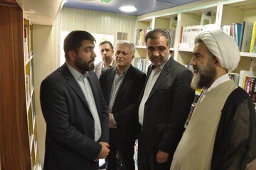 اولین کتابخانه سیار شهرستان رودسر به بهره‌برداری رسید