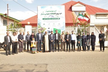 اولین کتابخانه سیار شهرستان رودسر به بهره‌برداری رسید