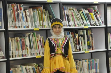 اولین کتابخانه سیار شهرستان رودسر به بهره‌برداری رسید