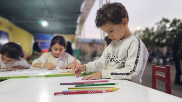 غرفه اداره کل کتابخانه‌های عمومی استان زنجان در دومین شادواره شهروندی
