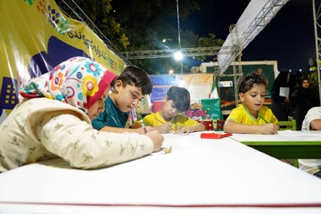 غرفه اداره کل کتابخانه‌های عمومی استان زنجان در دومین شادواره شهروندی