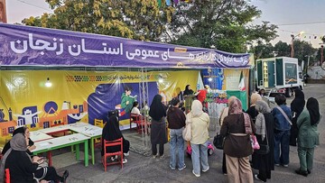 غرفه اداره کل کتابخانه‌های عمومی استان زنجان در دومین شادواره شهروندی
