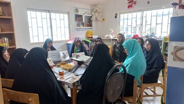 نشست فرهنگی «سنگر عشق؛ ناگفته‌هایی از نقش زنان در دفاع مقدس» در کلاردشت