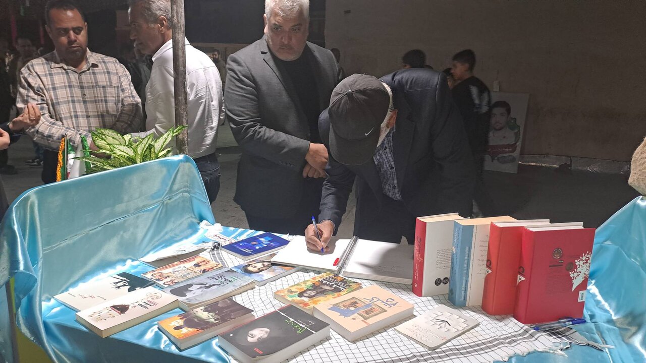 حضور کتابخانه عمومی شهدای امامه بالا در نمایشگاه اختصاصی کتاب‌های دفاع مقدس