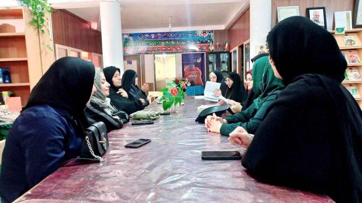 ویژهبرنامه «سه جنگ، یک ایران» در کتابخانههای عمومی شهرستان قائمشهر برگزار شد