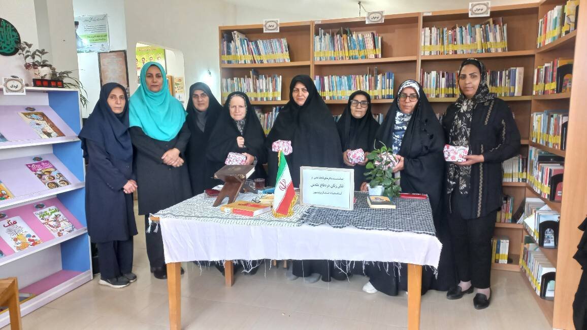 نشست فرهنگی «سنگر عشق؛ ناگفتههایی از نقش زنان در دفاع مقدس» در کلاردشت برگزار شد