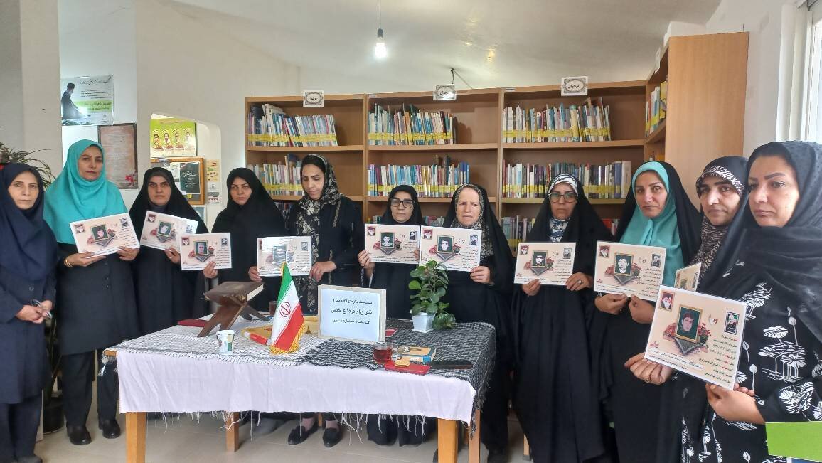 نشست فرهنگی «سنگر عشق؛ ناگفته‌هایی از نقش زنان در دفاع مقدس» در کلاردشت برگزار شد