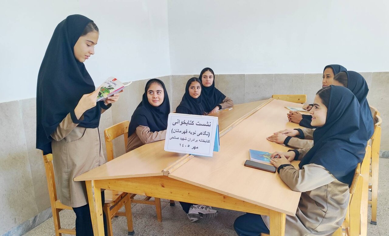 طنین حماسه‌های ماندگار در نشست کتابخوانی «نگاهی نو به قهرمان» در مانه