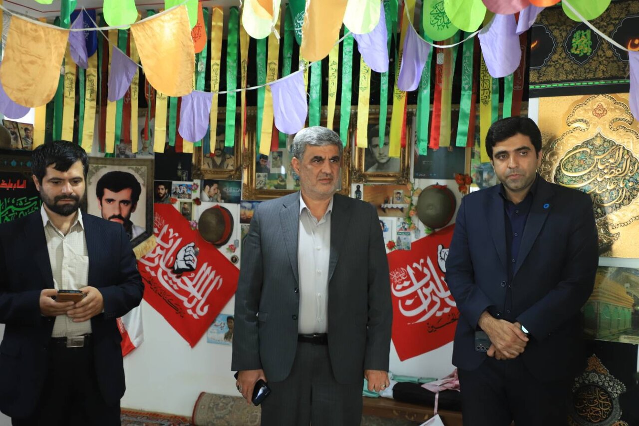 هدیه ۲۰۰۰ جلدی خانواده شهید غنیزادیان به کتابخانههای همدان