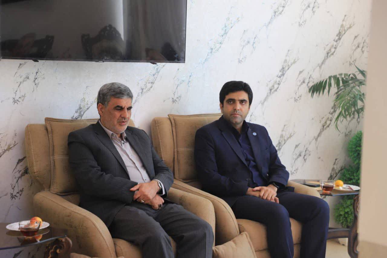 هدیه ۲۰۰۰ جلدی خانواده شهید غنی‌زادیان به کتابخانه‌های همدان