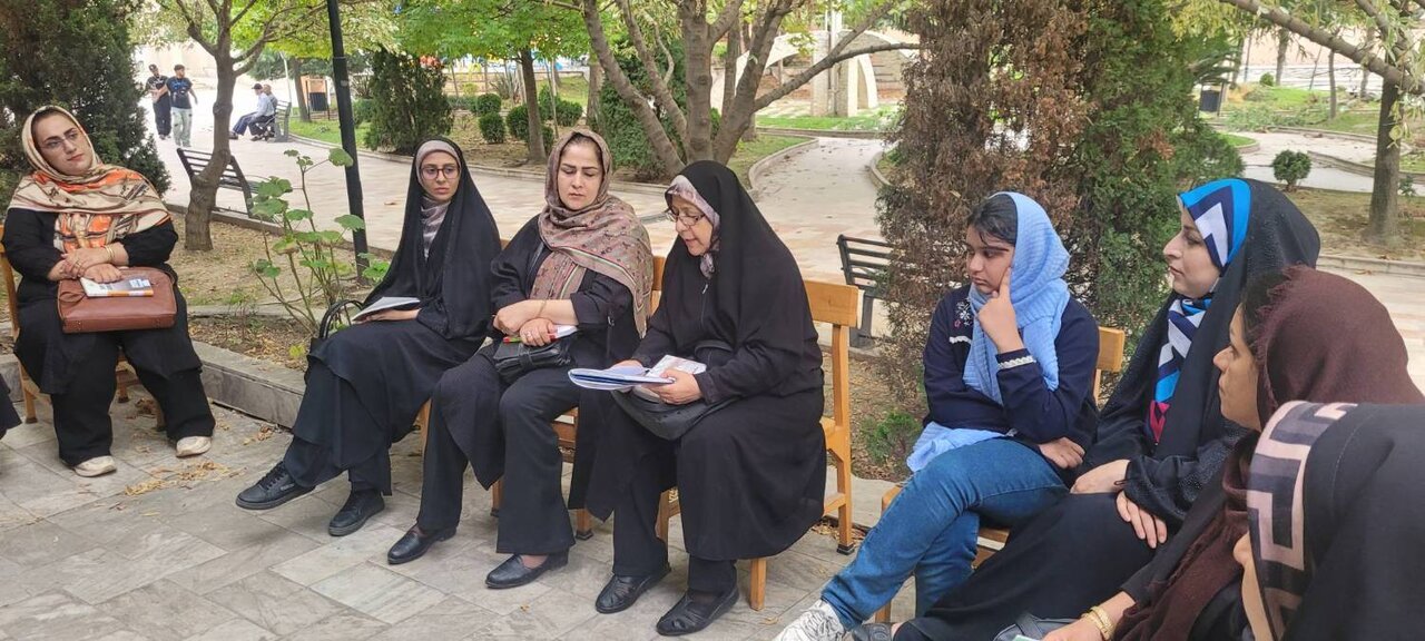 نشست کتابخوان «آن سوی سنگر» در کتابخانه شهید سیدمجتبی علمدار ساری برگزار شد