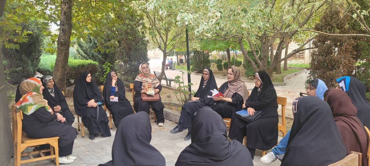 نشست کتابخوان «آن سوی سنگر» در کتابخانه شهید سیدمجتبی علمدار ساری برگزار شد