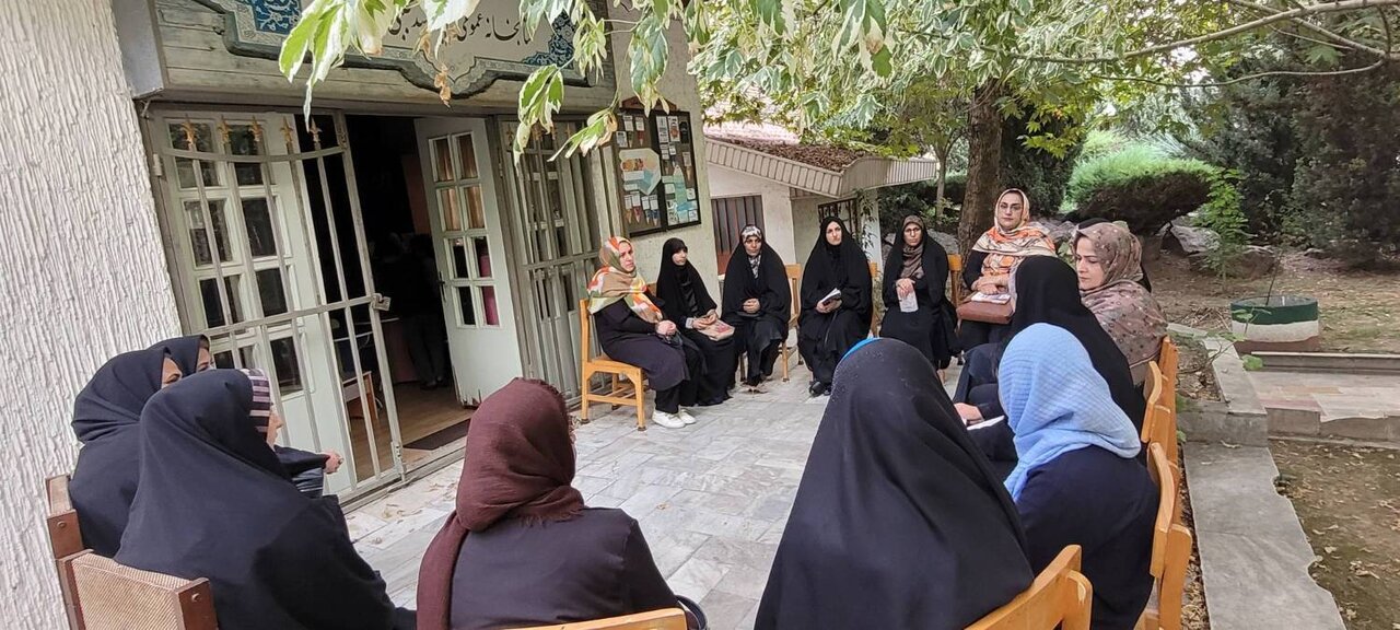 نشست کتابخوان «آن سوی سنگر» در کتابخانه شهید سیدمجتبی علمدار ساری برگزار شد