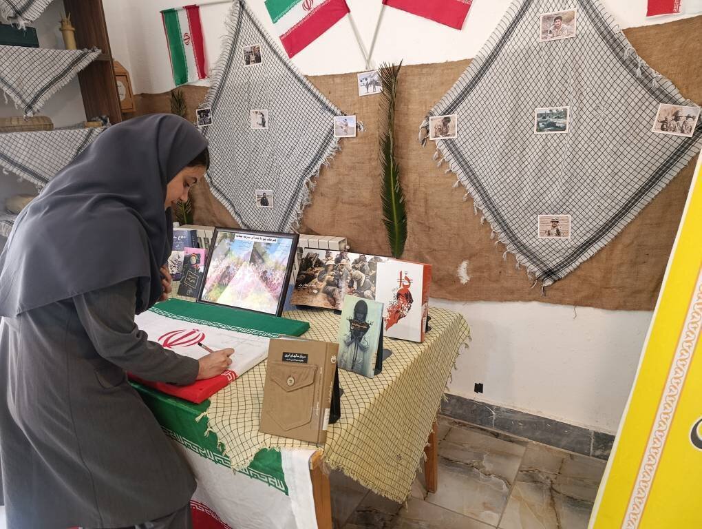 کتابخانه درزیان بهنمیر، ویژه‌برنامه «سه جنگ، یک ایران» را به‌مناسبت هفته دفاع مقدس برگزار کرد
