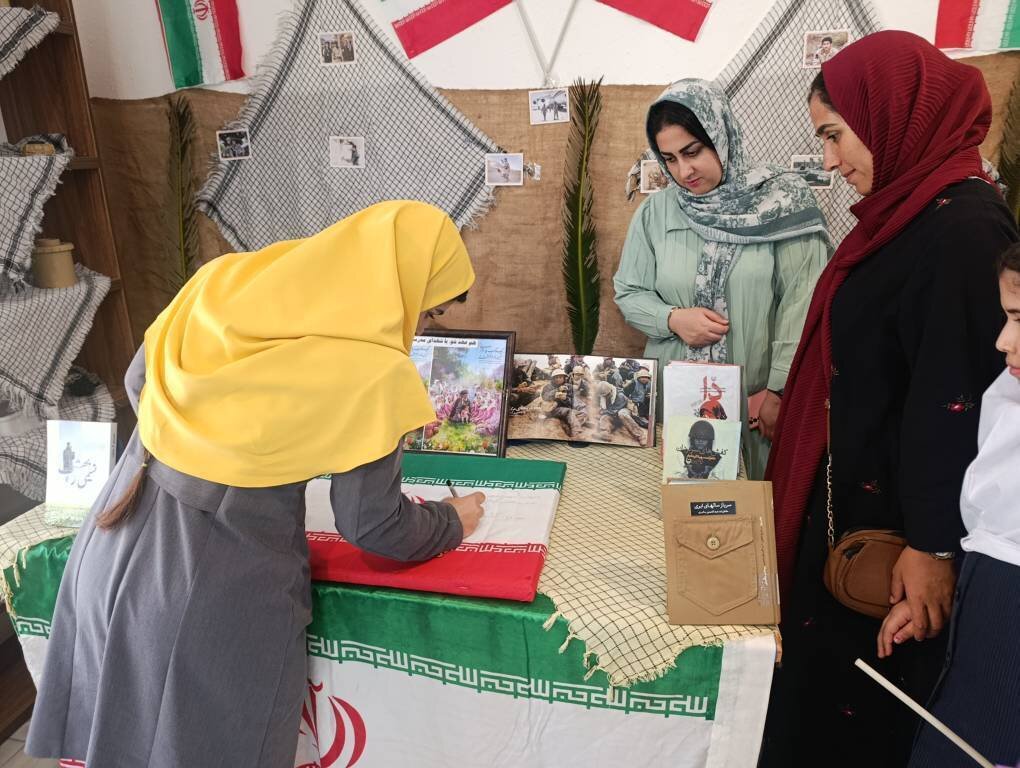 کتابخانه درزیان بهنمیر، ویژه‌برنامه «سه جنگ، یک ایران» را به‌مناسبت هفته دفاع مقدس برگزار کرد