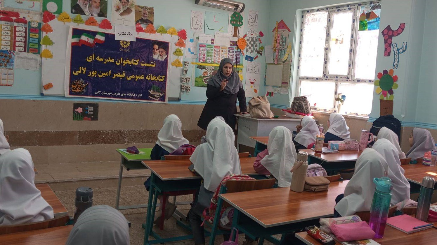 نواخته شدن «زنگ کتاب» در مدارس لالی با شعار «ما کتاب میخوانیم برای ایران»
