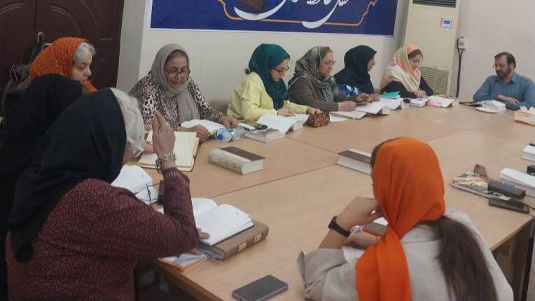 میزبانی کتابخانه عمومی شهید حداد عادل آبادان از محفل ادبی «آتش دیدار»