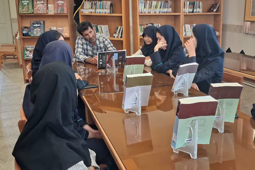 برنامههای علمی و فرهنگی کتابخانه ولایت فرمهین برگزار شد