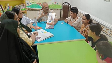 نشست کتاب‌خوانی پدربزرگ و نوه‌ها
