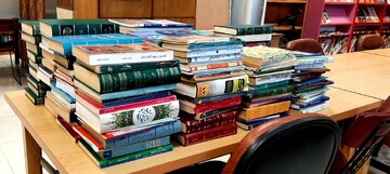 نذر فرهنگی یک عضو کتابخانه با اهدای ۴۰۰ نسخه کتاب به کتابخانه عمومی وحدت ابهر