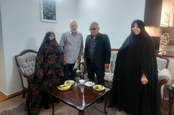 دیدار رییس اداره کتابخانه‌های عمومی شهرستان ری از خانواده معظم شهید "مجتبی آزادی"
