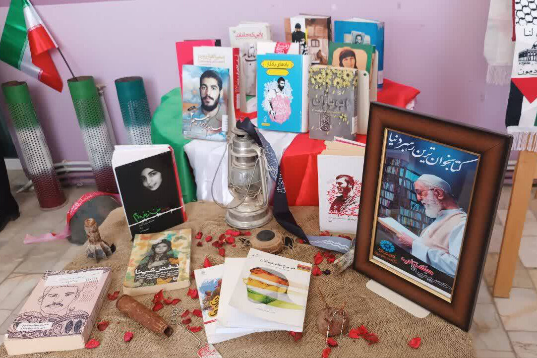 نمایشگاه دفاع مقدس در کتابخانه امام رضا (ع) مهران میزبان مسئولان شهرستان شد